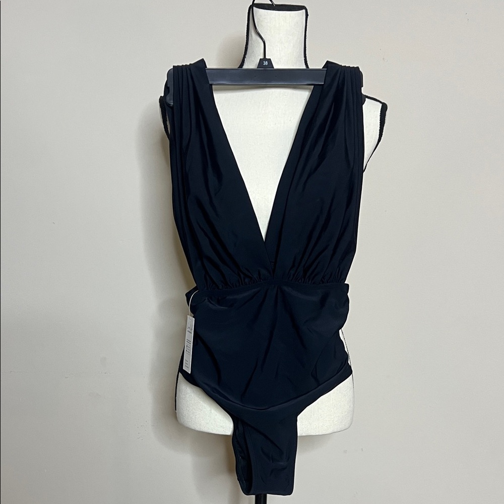 🩱🏊♀️🤿⛱️NWT Cupshe Black Deep V-Neck Body Swimsuit - Picture 1 of 10